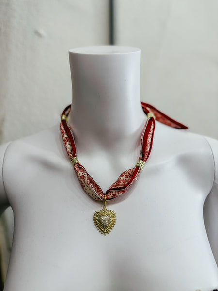 Rich Scarf Charm Necklace Queen Heart